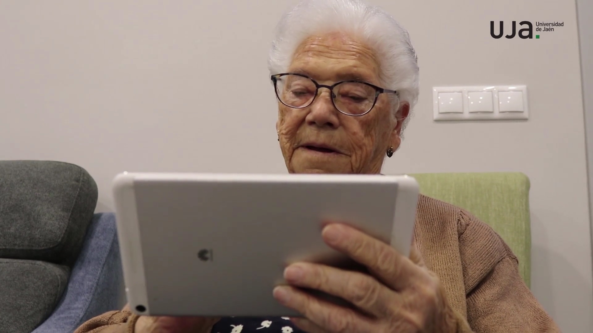 Uso de la tecnología con personas mayores como fuente de empleo para trabajadores sociales