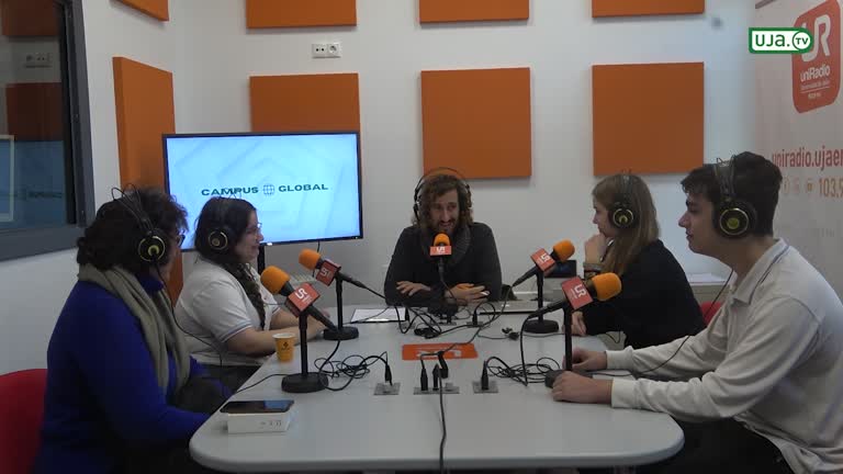 Alumnado del Colegio Santa María de la Capilla Hnos Maristas visitan las instalaciones de UniRadio Jaén